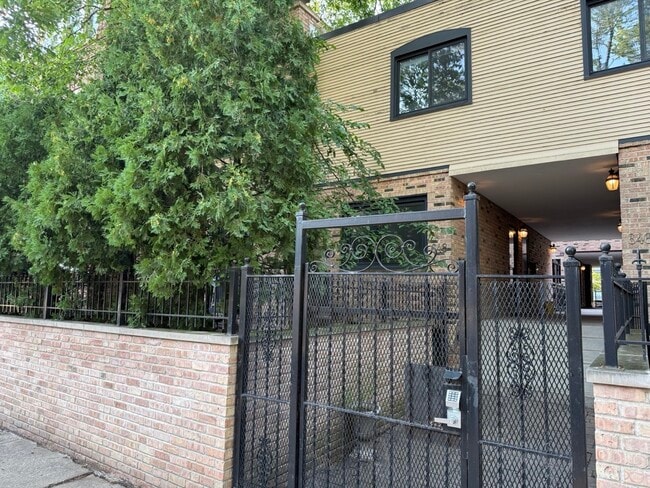Building Photo - 646 W Belden Ave Unit A Rental