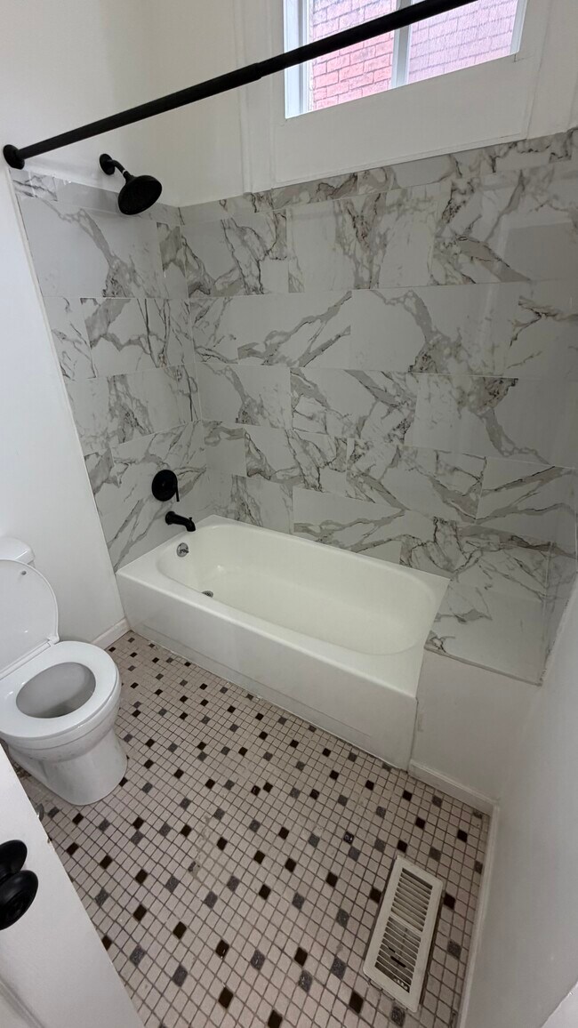 Photo - 1110 York St Unit 2