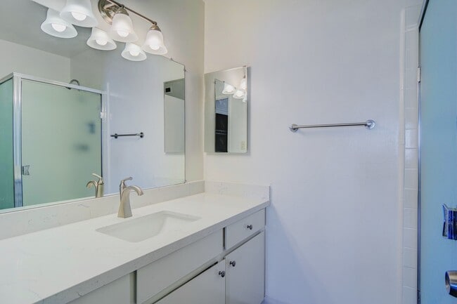 Synergy @ 2019 Shoreline Apartments