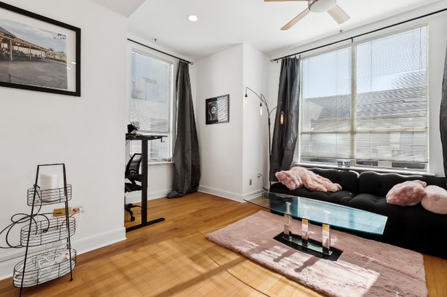 Photo - 330 Julia St Unidad PH3