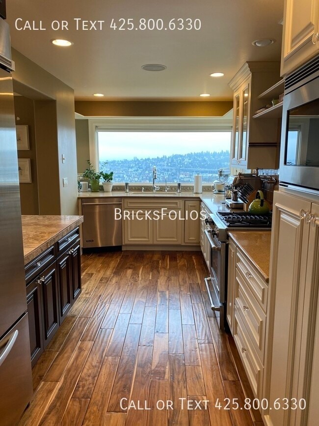 Photo - Wake Up to Lake Union – Tudor Home in Prim...