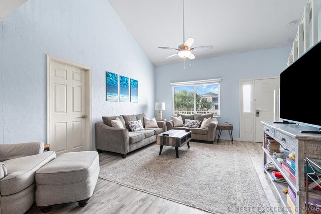 470 Bella Vista Ct N