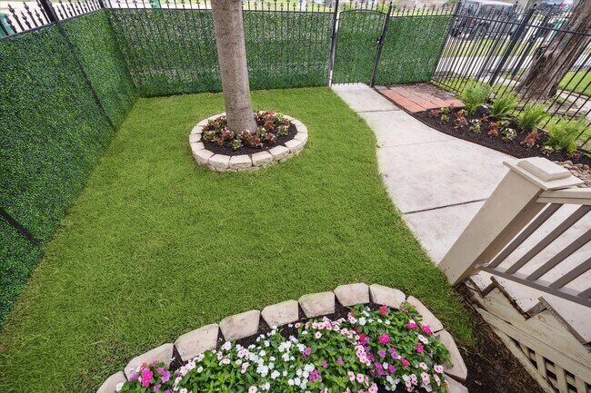 Photo - 809 W 20th St