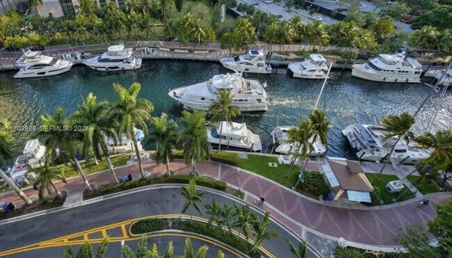 Photo - 215 N New River Dr E Unidad 1050