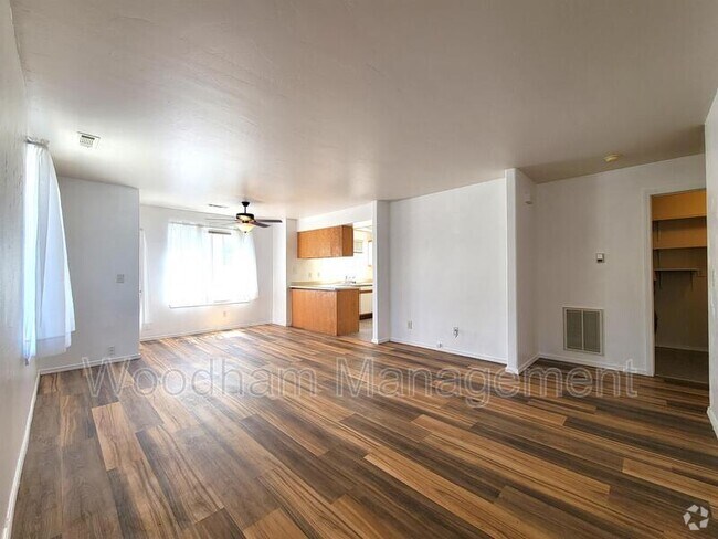 Building Photo - 3026 W Villard St Rental