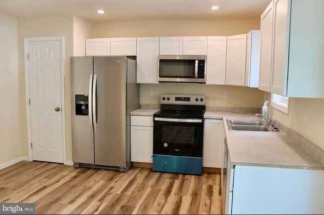 Photo - 520 Clyde Ave