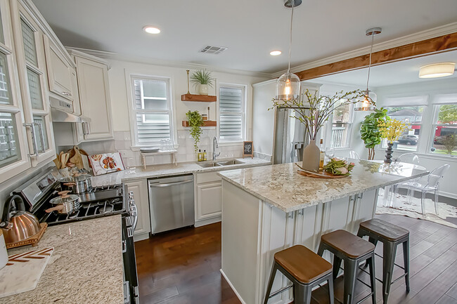 Kitchen - Newly renovated - 3444 Toledano St Casa