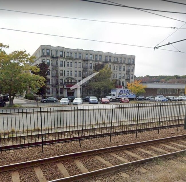 5-1254 Commonwealth Ave