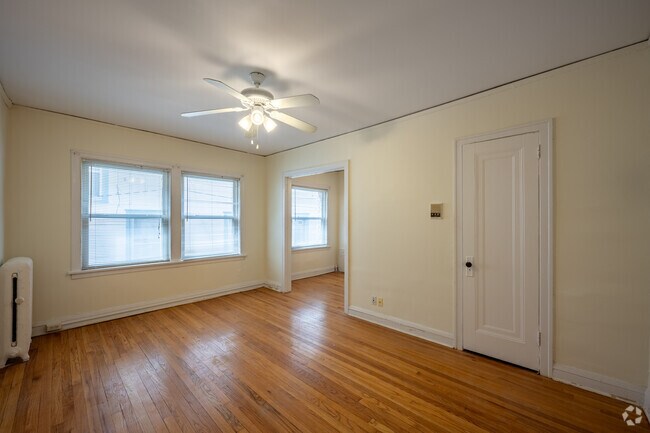 1BR, 1BA - 600SF - Living Room