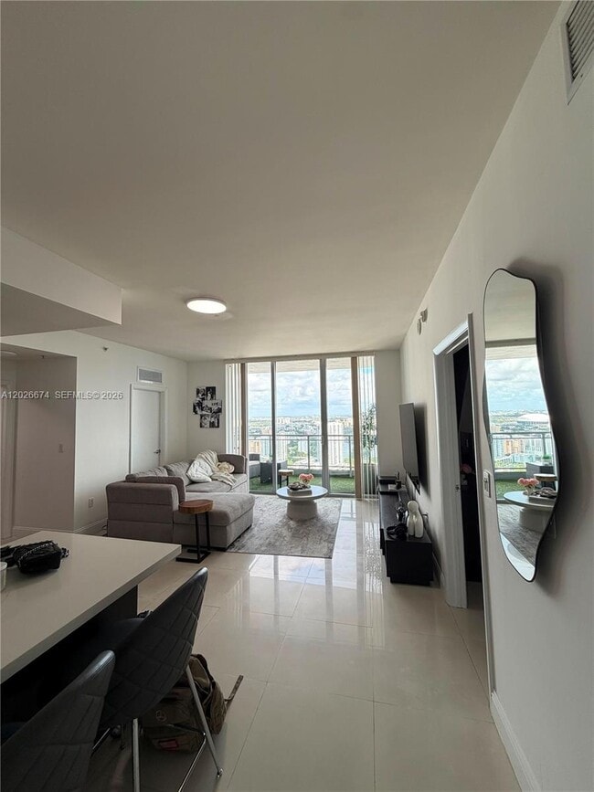 Photo - 90 SW 3rd St Unidad 4006