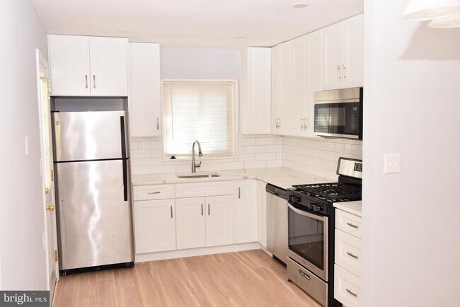 Photo - 6910 Emerson St