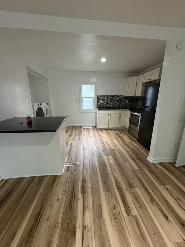 Photo - 118 E Alden Ave