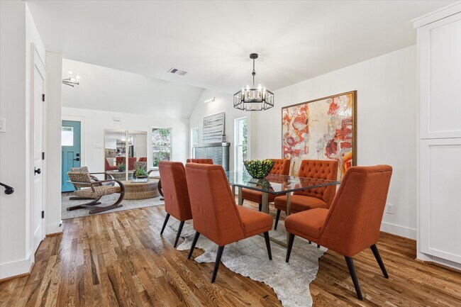 Photo - 805 English St