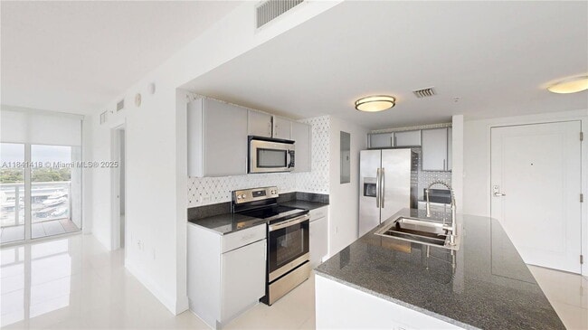 Building Photo - 1861 NW S River Dr Unit 905 Rental