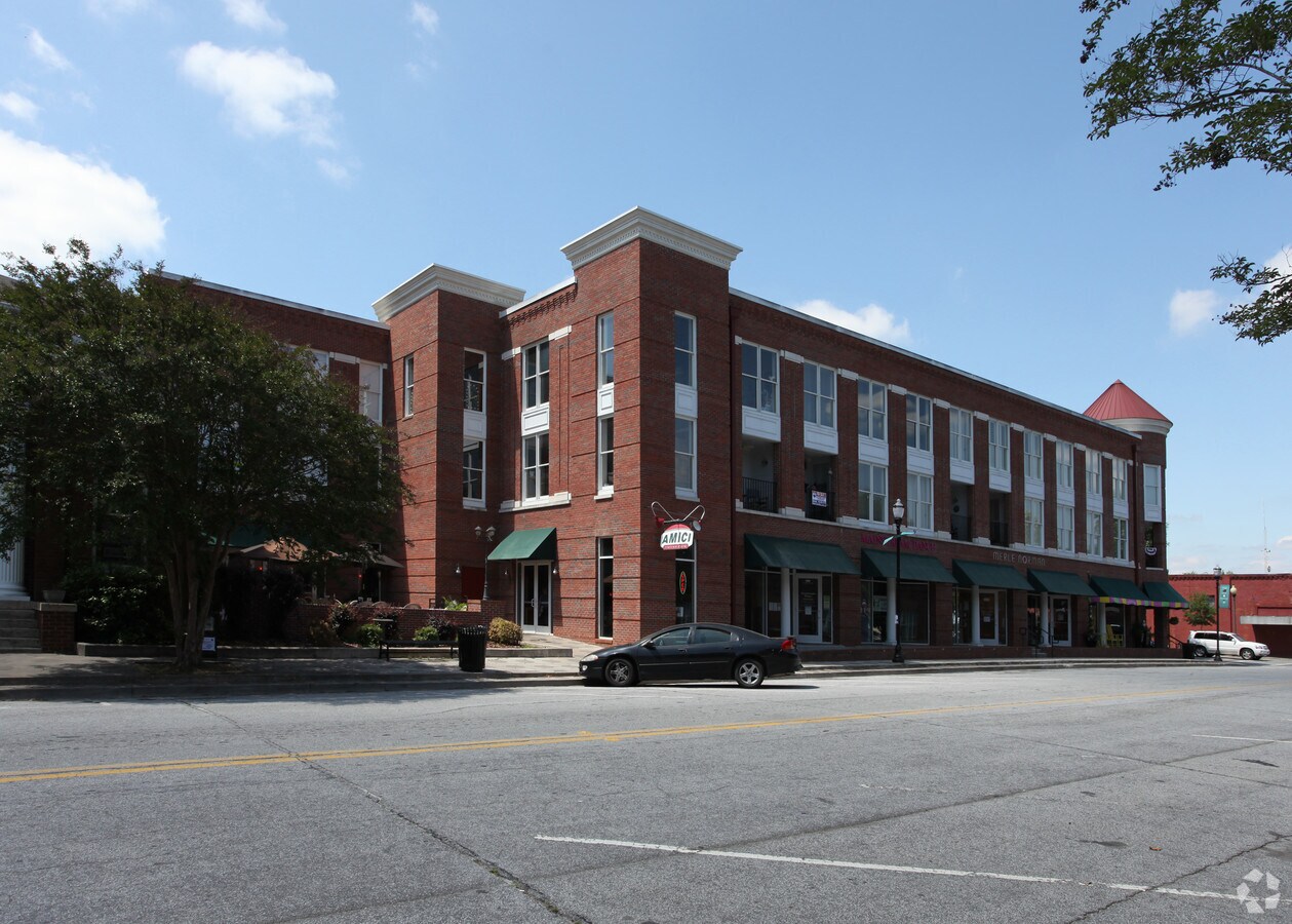 Photo - 1110 College Ave SE