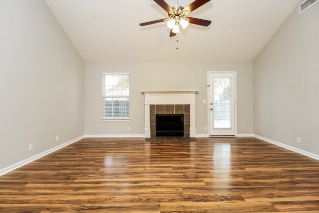 Photo - 1339 Macduff Dr