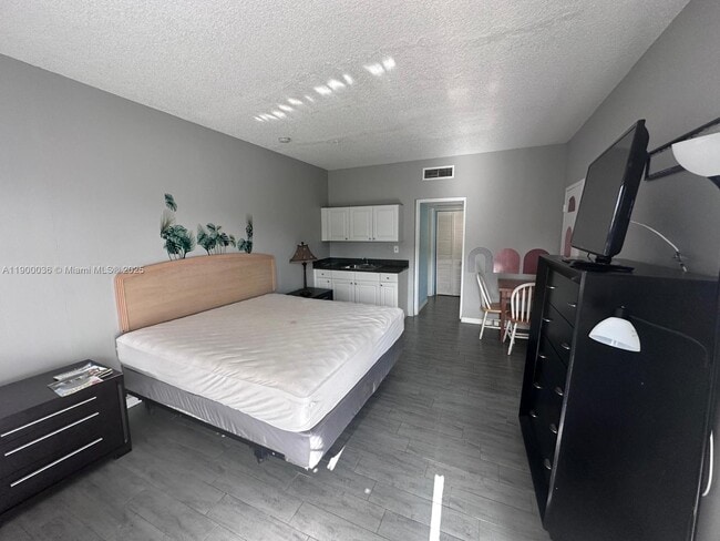 Building Photo - 26 Diplomat Pkwy Unit 2342