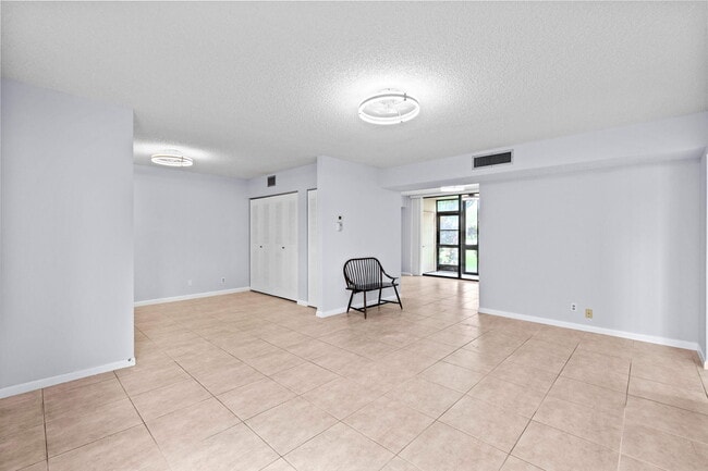 Photo - 5310 Las Verdes Cir Unidad 106