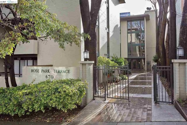 Building Photo - 670 Vernon St Unit #107