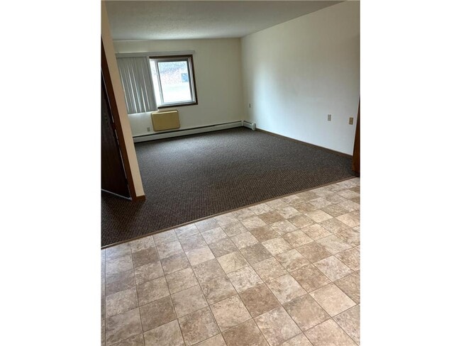 Photo - 107 Edgewood St