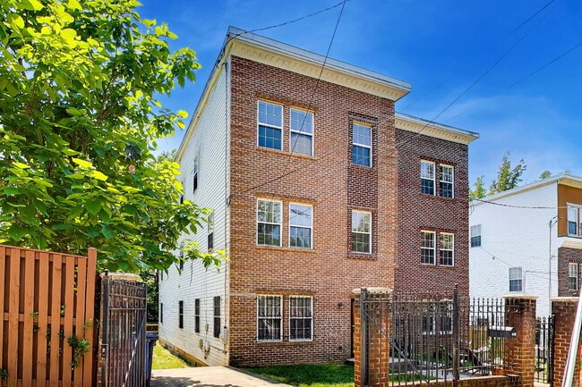 Building Photo - Spacious Deanwood Single-Family Home with Off-Street Parking