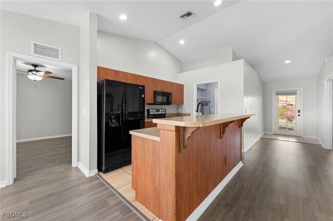 Photo - 2805 66th St W