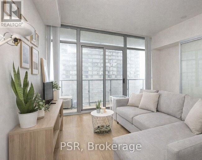 Photo - 105 The Queensway Unité 1212