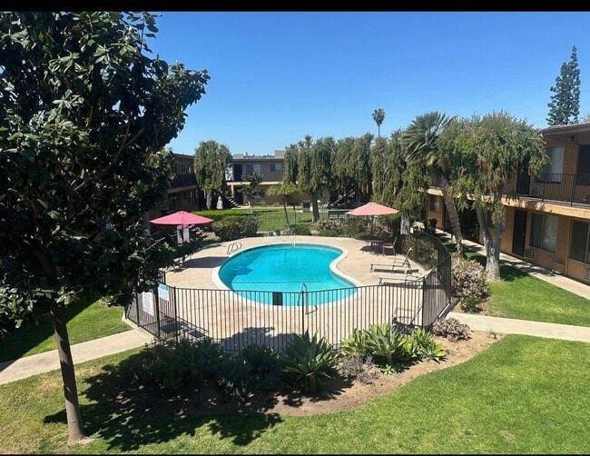 Building Photo - 563 Broadway