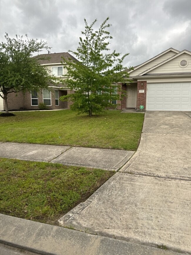 Building Photo - 16882 Accolade Way