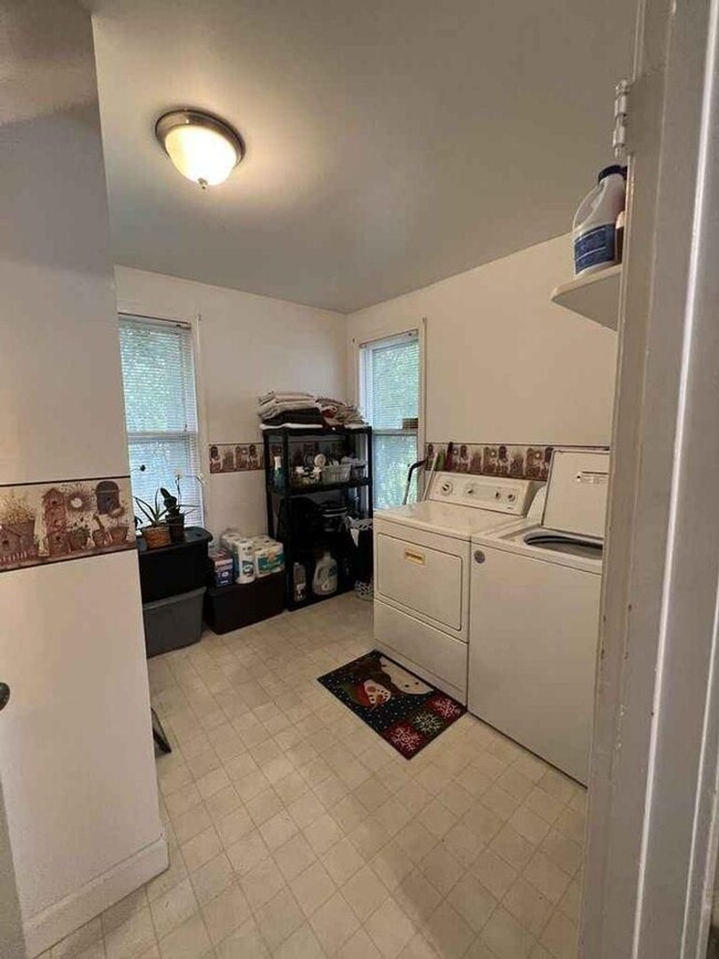 Photo - Fully furnished 3 bedroom 1 bathroom house!