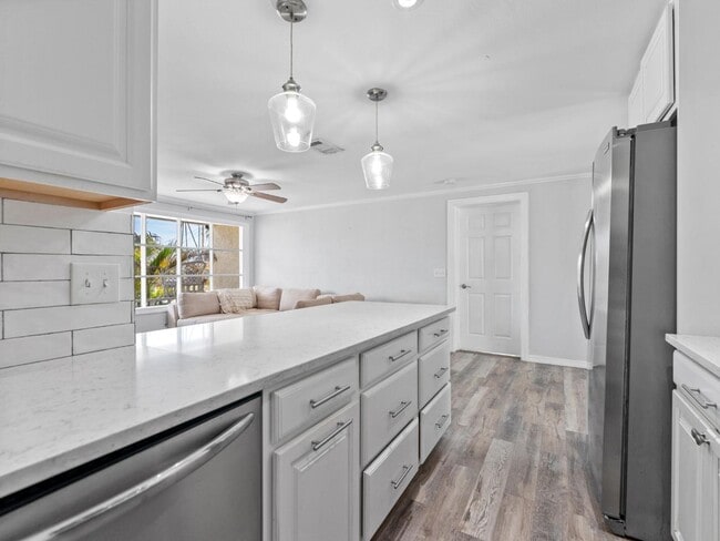 Photo - 2707 W State St