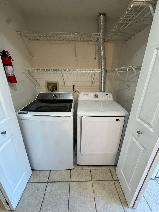 Photo - 962 Gainsborough Ct