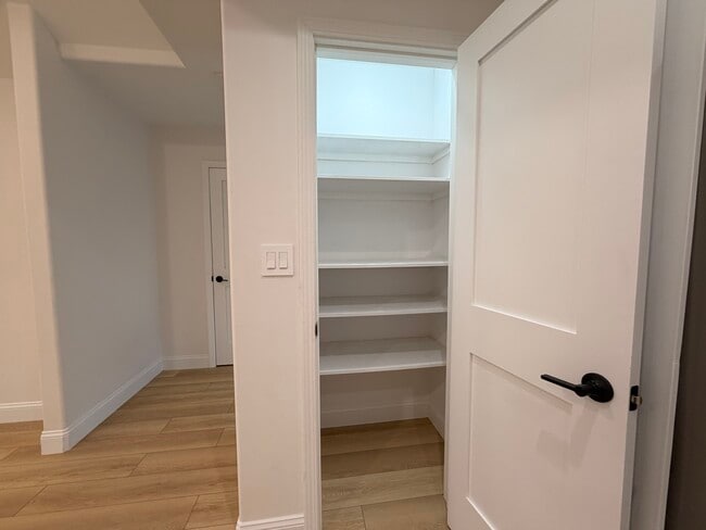 Pantry - 604 E 42nd St