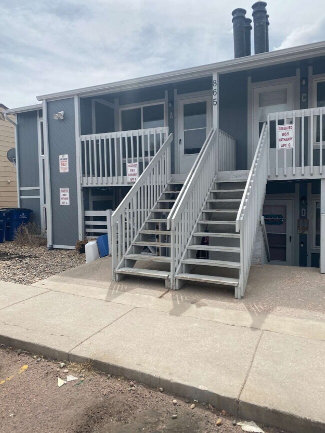 Building Photo - "Cozy 2-Bed Retreat with Charm!" Unit D