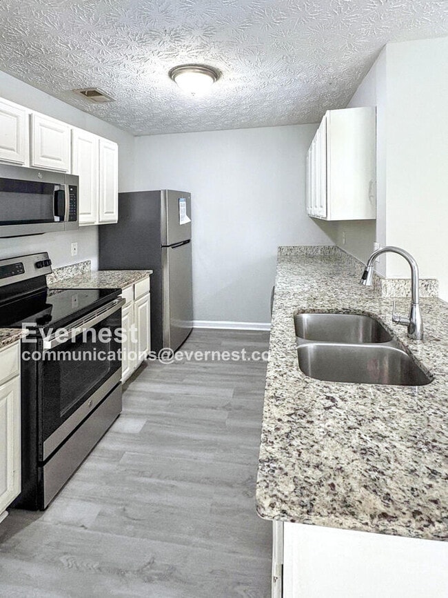 Photo - 2002 Grove Way