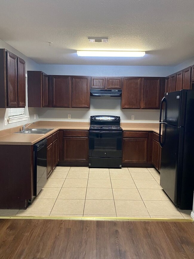 Building Photo - THE VILLAGE AT JUDSON | Modern 3-Bedroom Apartment Unit 204
