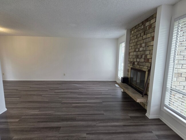 Photo - Kent East Hill - 3 bedroom 1.5 bath tri-level home - newly remodeled. Available NOW!