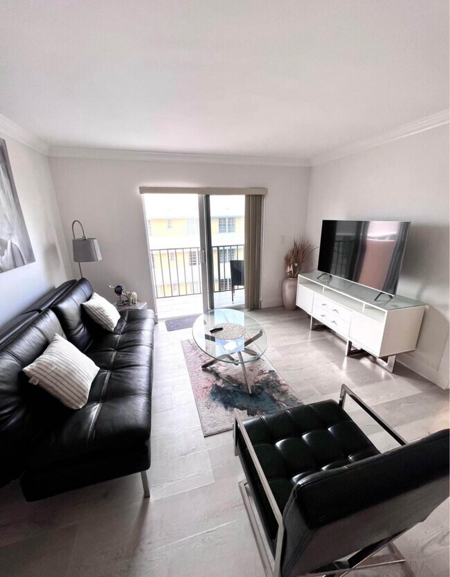 Photo - 1150 Collins Ave Unidad 402