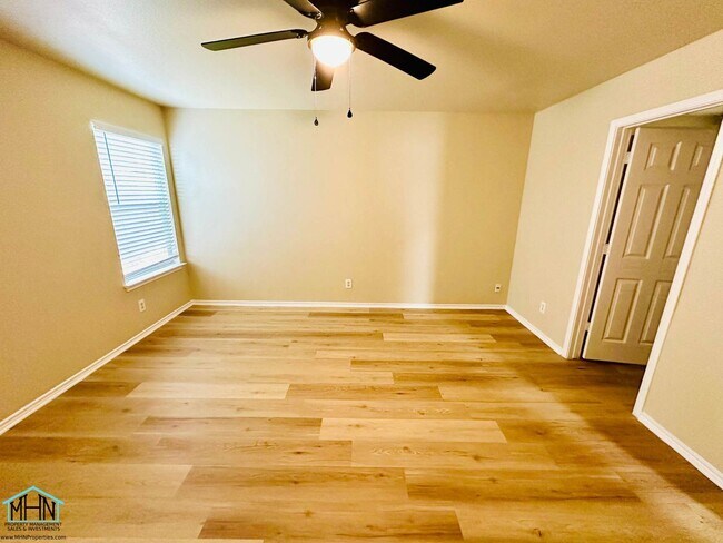 Photo - Big & Beautiful 5 bed/3.5 bath 2 Story hom...