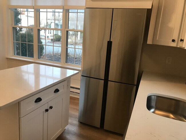 stainless appliances - 81 Commerce St Unidad 81 R