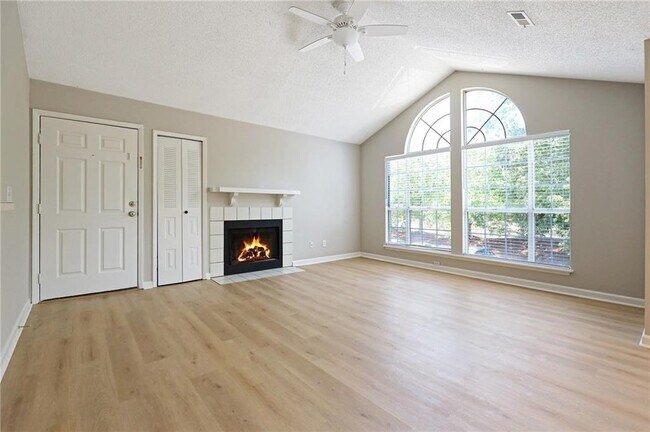 Photo - 901 Wentworth Ct