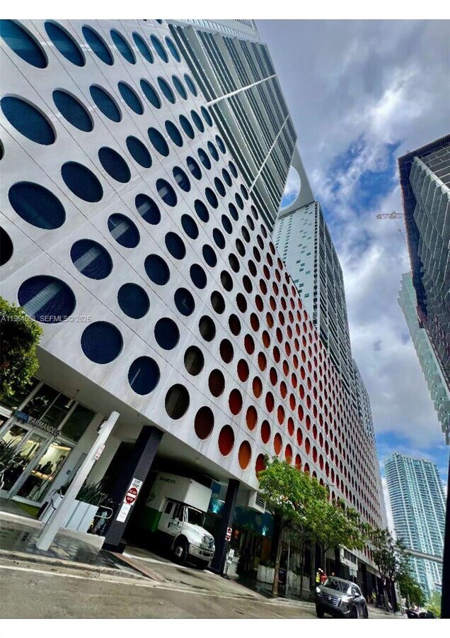 Photo - 500 Brickell Ave Unidad 2904