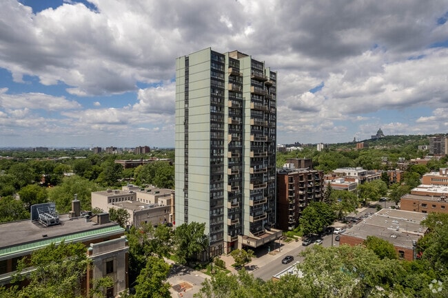 Photo - 5999 Monkland