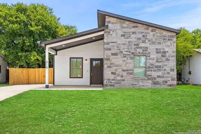 Building Photo - 510 Carol Crest St