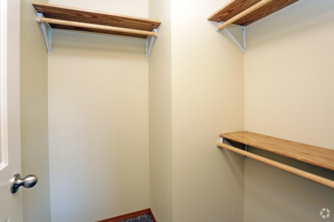 Vestidor - Prairies Edge Townhomes