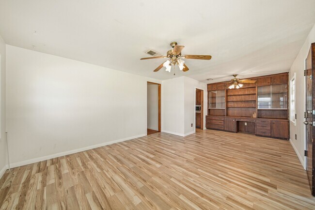 Photo - 602 N Circle Dr