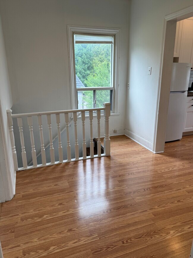 Photo - 66 Picton St W Unit 2-bdrm near Harbour GO Station