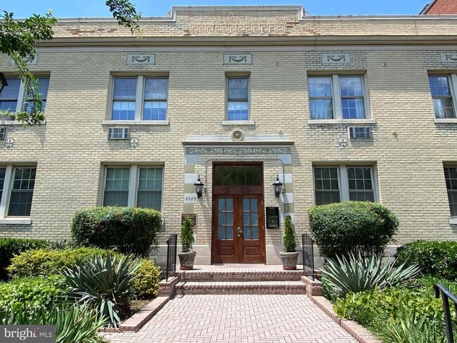 Photo - 3026 Wisconsin Ave NW Apartamento Unidad 104
