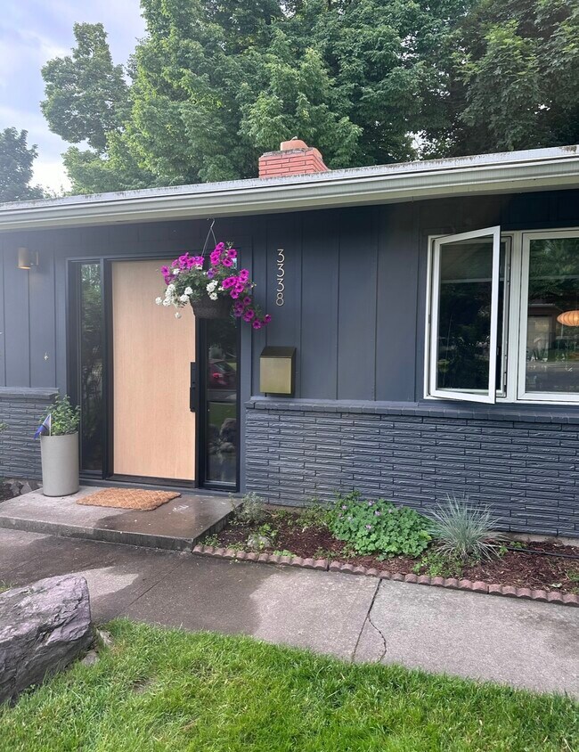 Photo - 3338 Hollis St