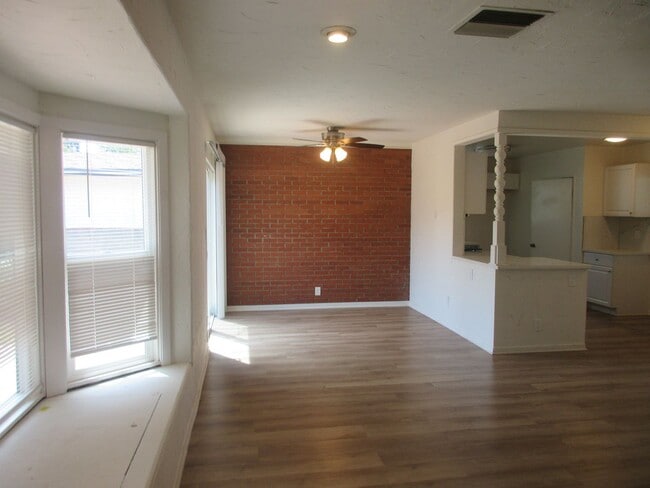 Photo - Reduced price on this lovely 3 bedroom Lak...